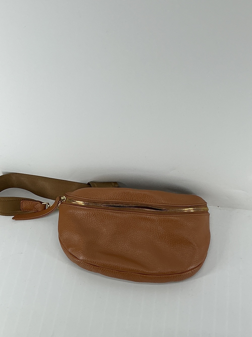 Quinn Sling Bag